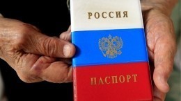 Видео: Политолог объяснил решение упростить выдачу паспортов России жителям ЛНР и ДНР