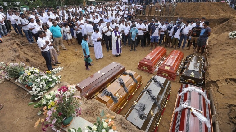Власти Шри-Ланки уточнили число погибших в результате терактов