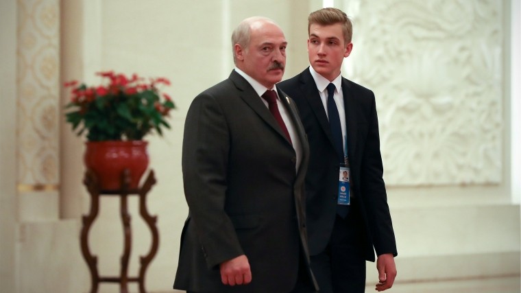 «Влюбиться в Коленьку»: в соцсетях восхищены повзрослевшим сыном Лукашенко