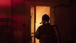 Видео: Мощный пожар произошел на складе в Сыктывкаре