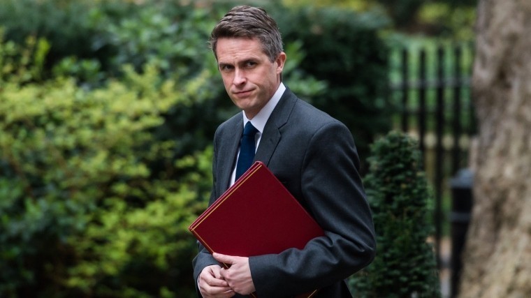«Не утаил» — Министра обороны Великобритании отправили в отставку