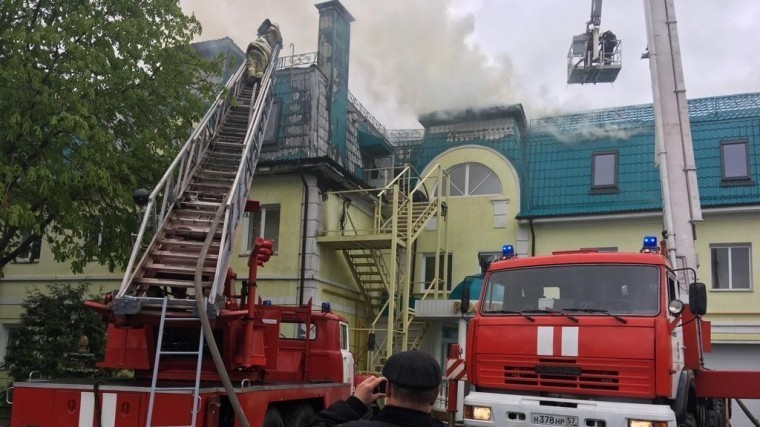 Здание Россельхознадзора горит в Орле — кадры с места