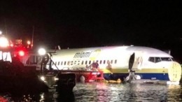 Видео с места ЧП с Boeing 737, съехавшего в реку со 130 пассажирами на борту