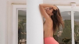 Эмили Ратаковски покорила Instagram новым видео с голой грудью