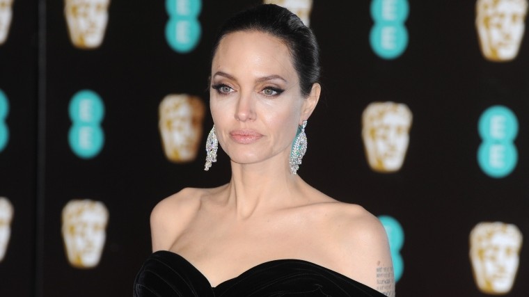 Анджелина Джоли рассказала о поразившем ее параличе