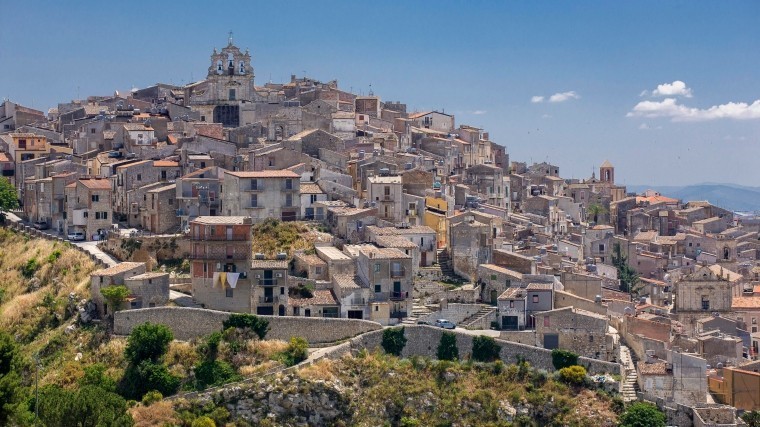 На юге Сицилии продают дома за один евро