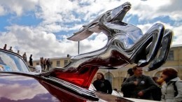 Парад старинных автомобилей «Ретромотор» прошел в Москве в честь 9 мая — видео