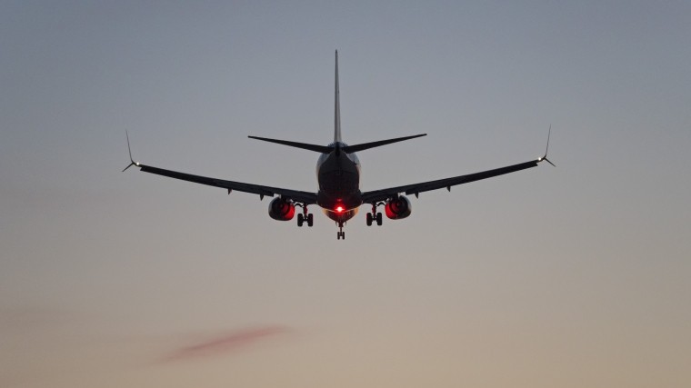 Boeing 737 совершил жесткую посадку в Оренбурге