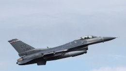 Истребитель F-16 потерпел крушение в Калифорнии — видео
