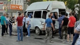 Видео: Грузовик смял маршрутку в Волгограде — пострадали 14 человек