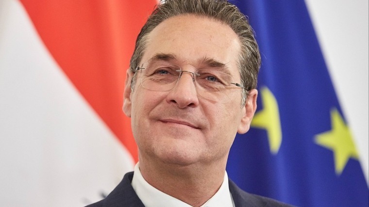 Это латвийка! Вице-канцлер Австрии оправдался за «тайную встречу» с женщиной