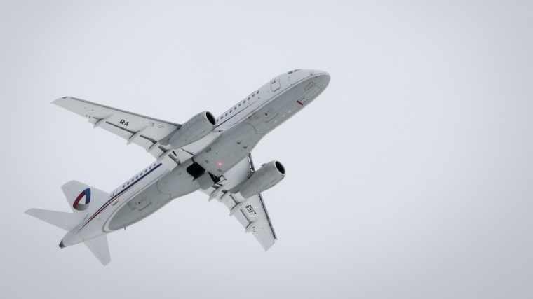 В аэропорту Ульяновска Sukhoi Superjet 100 прервал взлет из-за отказа гидросистемы