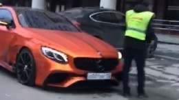 Сын российского олигарха разбил роскошный Mercedes в Екатеринбурге — видео