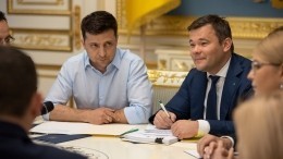 «Не удобно!» — Владимиру Зеленскому не понравилось президентское кресло — видео