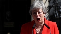 Не Мэй месяц: Премьер-министр Британии ушла со слезами на глазах