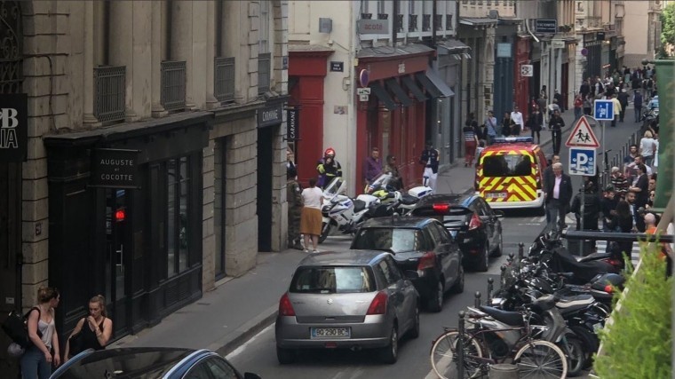 Взрыв произошел на пешеходной улице в центре Лиона