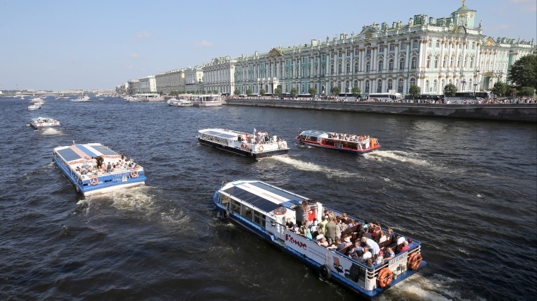 Более 200 судов пройдут парадом по Неве в Петербурге