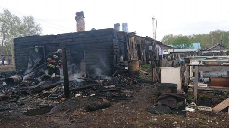 Четверо, включая троих детей, погибли при пожаре в Красноярском крае — фото с места