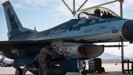 Американцы перекрасили свой истребитель F-16 под российский Су-57 — видео