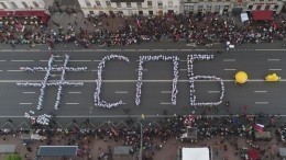 Видео: «эмоджиональный» флешмоб в Петербурге увенчал хештег СПБ