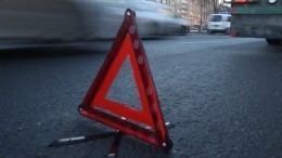 Момент аварии с Camry, упавшей вверх дном в Петербурге, попал на видео