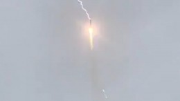 Видео: в «Союз» ударила молния сразу после запуска с космодрома «Плесецк»