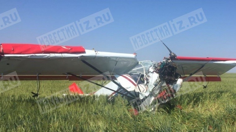 Легкомоторный самолет совершил жесткую посадку в Калмыкии — фото