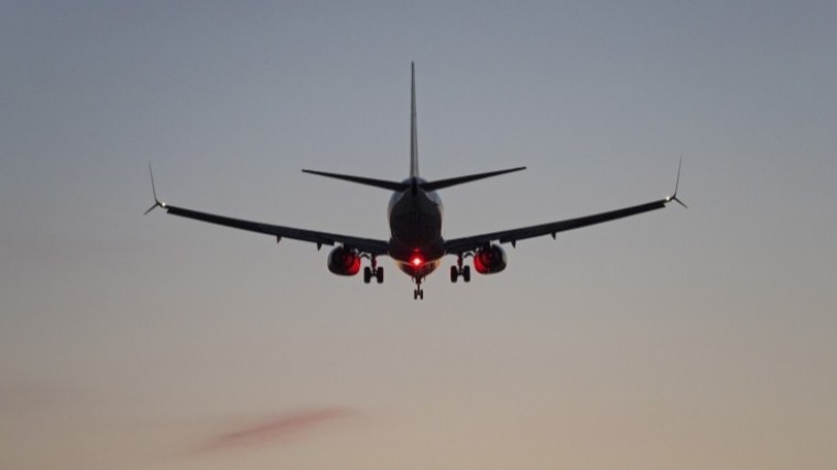 Летевший в Москву Boeing 737-700 экстренно приземлился в Иркутске