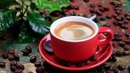 Чем опасно для здоровья регулярно пить кофе по утрам