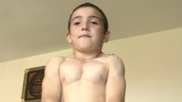 Видео: этот шестилетний мальчик из Ингушетии может отжаться больше 10 тысяч раз