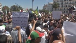 Нет кандидатов — нет и выборов: В Алжире вновь отложили избрание президента