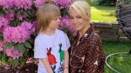 «Мамаша учит»: Рудковская втянула сына в перепалку с подписчиками в Instagram