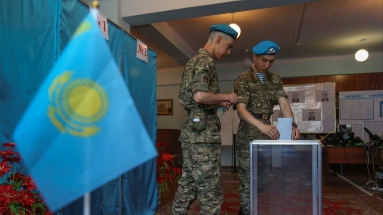 Внеочередные выборы президента проходят в Казахстане