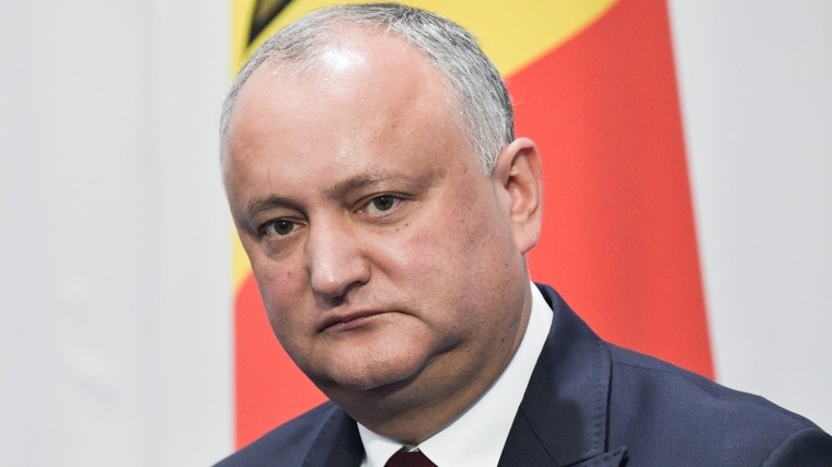 Конституционный суд Молдавии временно отстранил президента от должности