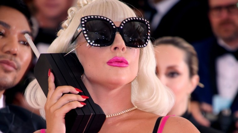 «Отвалите»: Леди Гага резко ответила на сплетни о романе с Брэдли Купером