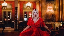 Звезда «Универа» Наталья Рудова взбудоражила Instagram формами в микрокупальнике