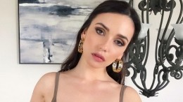 «Еще чуть-чуть и платье спадет»: Серябкина опубликовала фото в сексуальном наряде