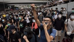 Более двух миллионов человек вышли на акцию протеста в Гонконге