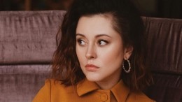 «Просто Мария»: Звезда Сomedy Woman в ретро-образе напомнила героиню сериала