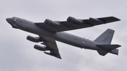 Видео: российский Су-27 вышел на перехват бомбардировщика США B-52