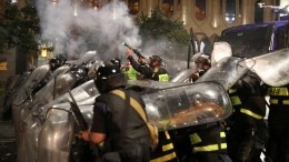 Видео: Власти Грузии всю ответственность за беспорядки возложили на Россию