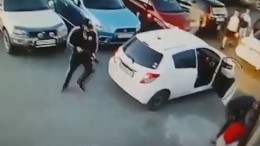 Видео: Неизвестный устроил стрельбу на парковке во Владивостоке