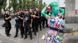 В Киеве схлестнулись ЛГБТ-активисты и националисты