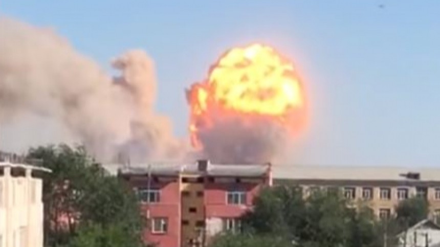 В результате взрывов боеприпасов на юге Казахстана погиб один человек