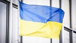 Украинцев выгнали из отеля в Греции за вывешенные флаги
