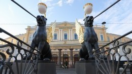 Видео: вандалы повредили Банковский мост в Петербурге через день после открытия