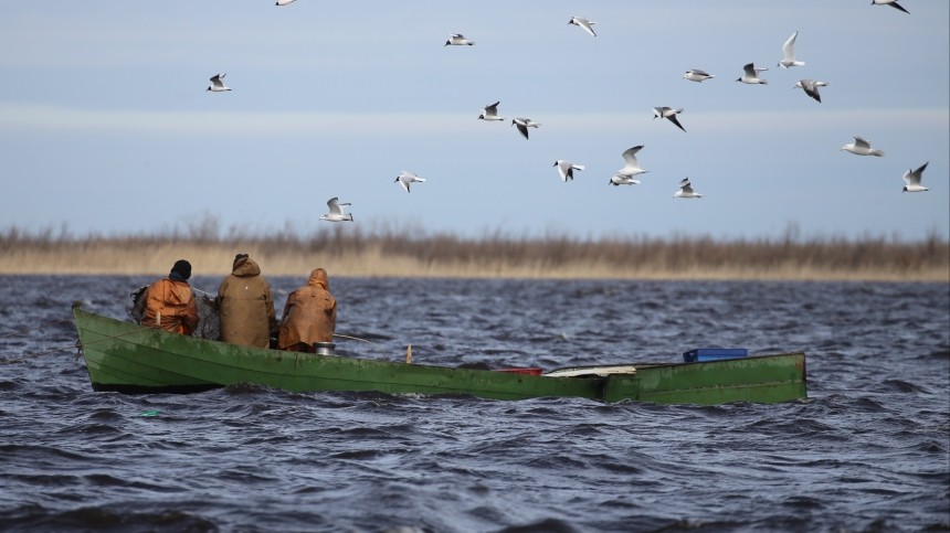 На чукотской реке перевернулась лодка с рыбаками, четверо пропали без вести
