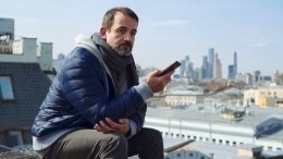 Видео: Поклонники Дмитрия Певцова гадают, зачем он привел жену в ЗАГС