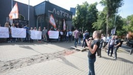 У здания телеканала в Киеве проходит акция противников телемоста с РФ