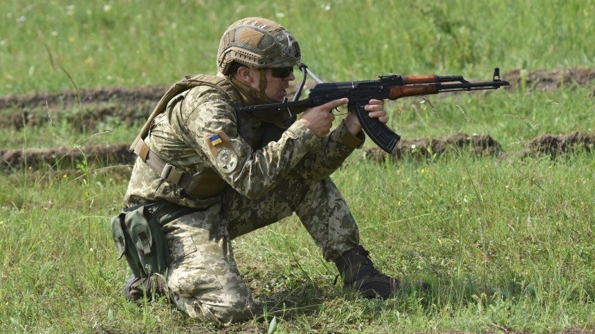 Украинский военный выстрелил в живот своей подчиненной